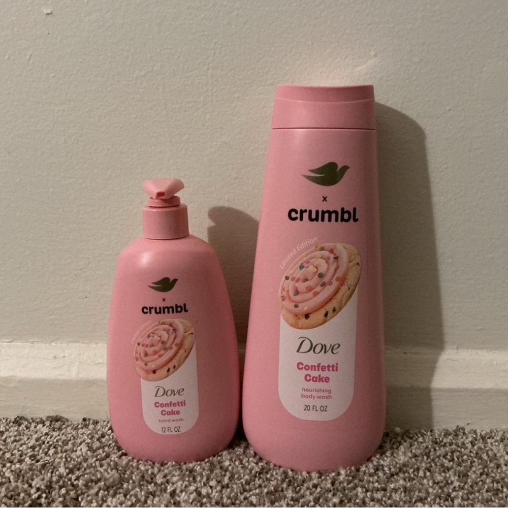 x Crumbl Confetti Cake Body Wash - Pink